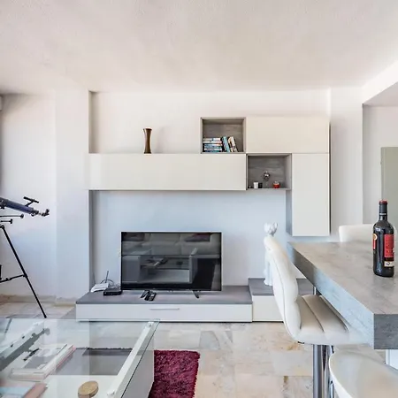 Penthouse With Stunning Seaview *
