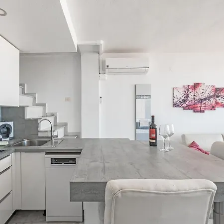 Penthouse With Stunning Seaview * טורבייחה