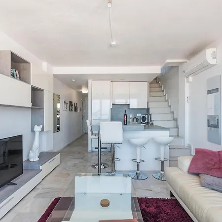 בית נופש Penthouse With Stunning Seaview *