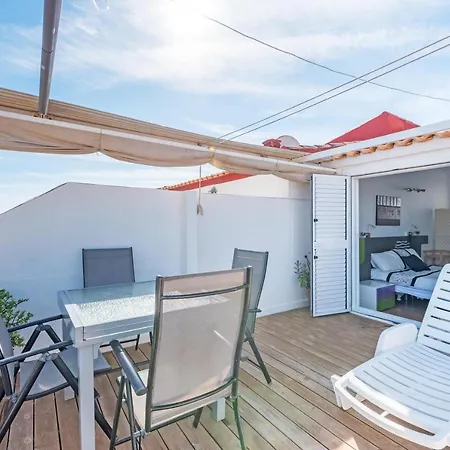 Penthouse With Stunning Seaview בית נופש