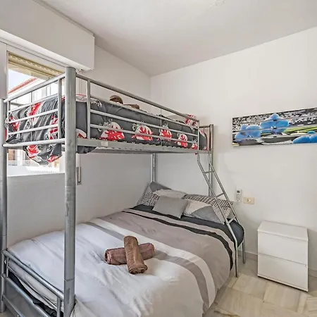 Penthouse With Stunning Seaview בית נופש